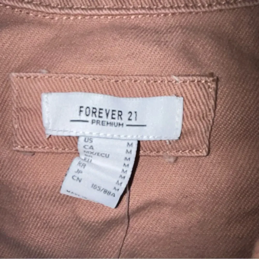 New, FOREVER 21 Premium Button Down Long Sleeve Denim Crop Jacket - Picture 4 of 6